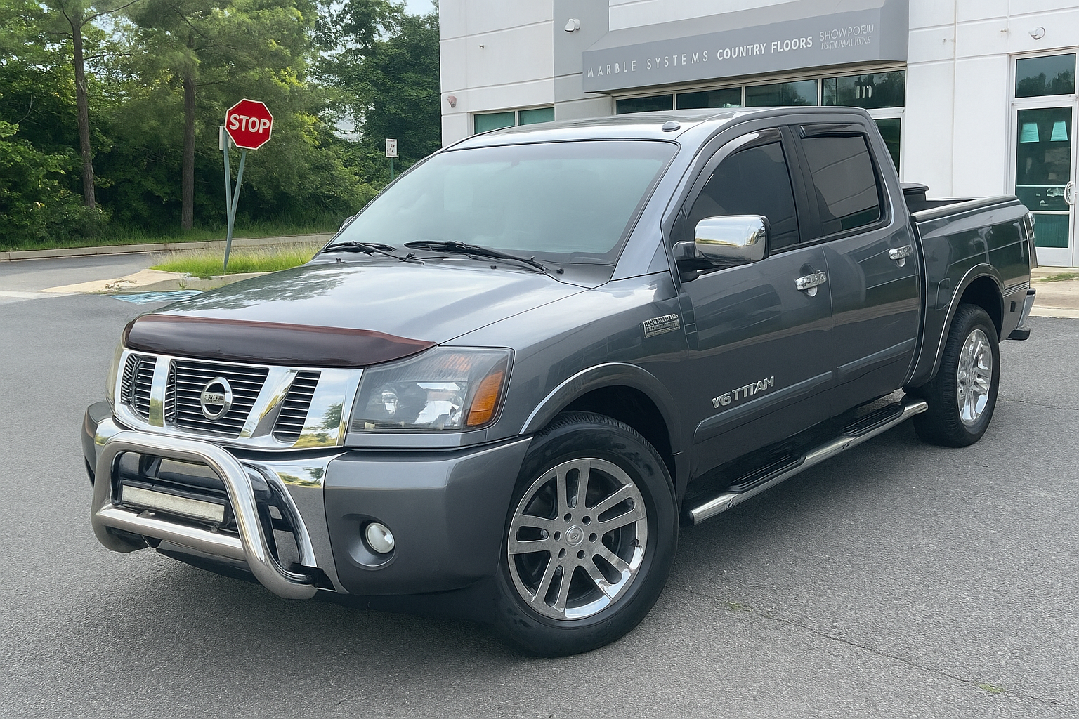 2013 Nissan Titan SL's photo