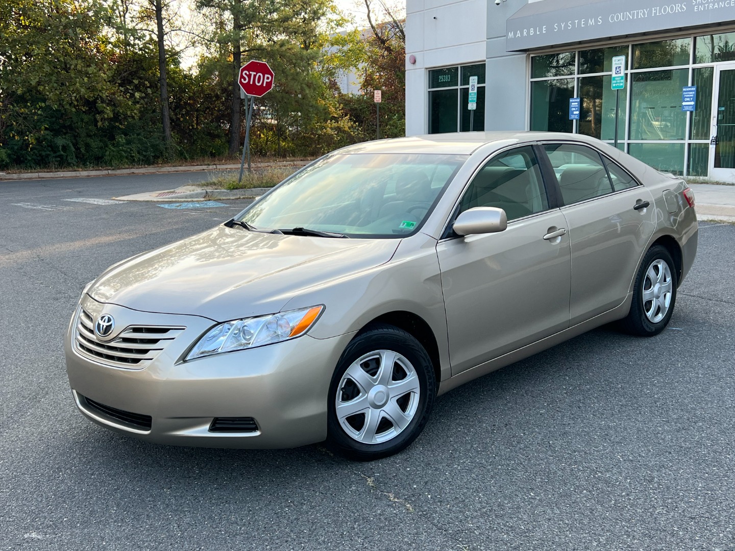 2009 Toyota Camry LE's photo