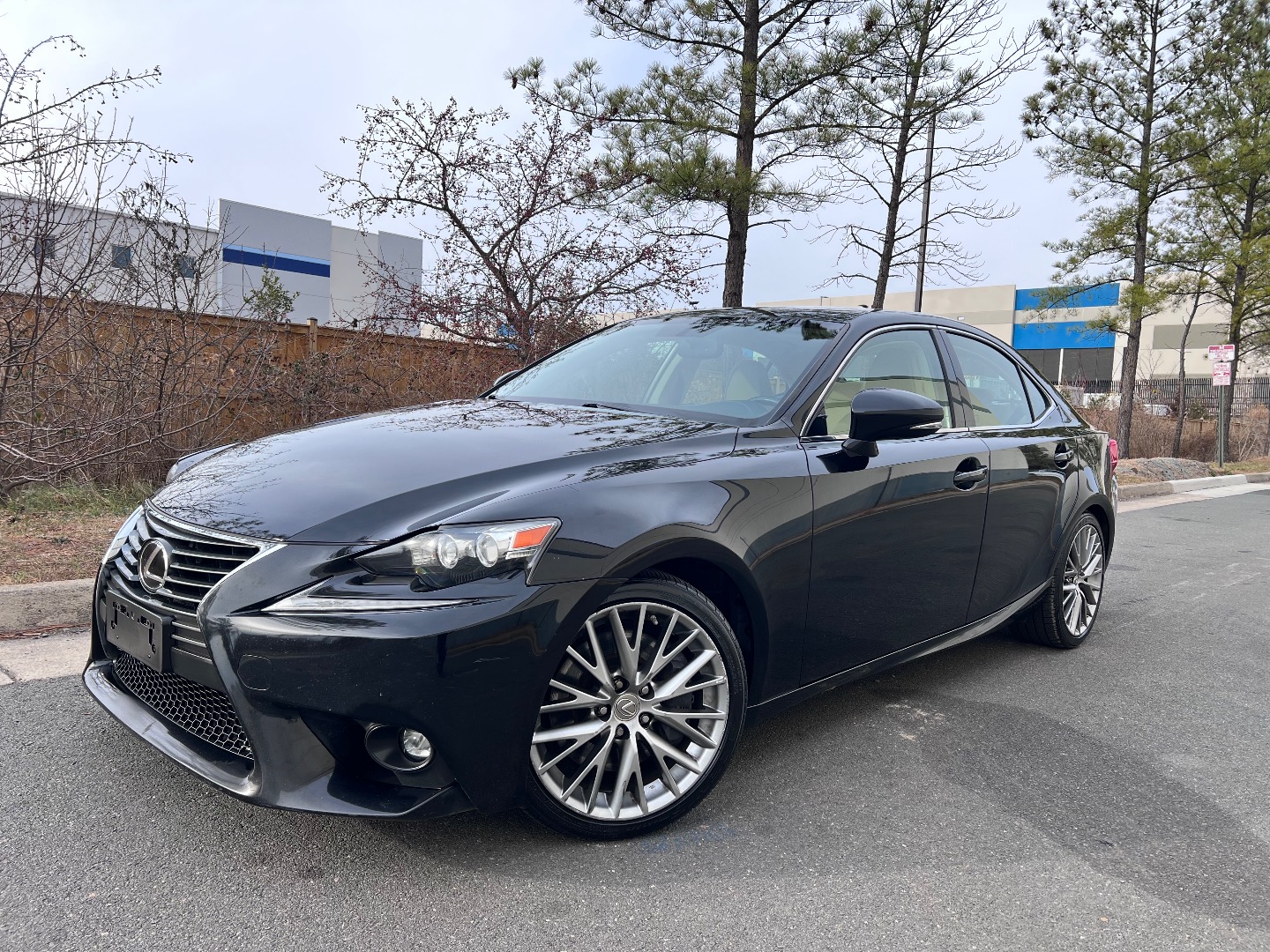 2016 Lexus IS 300's photo