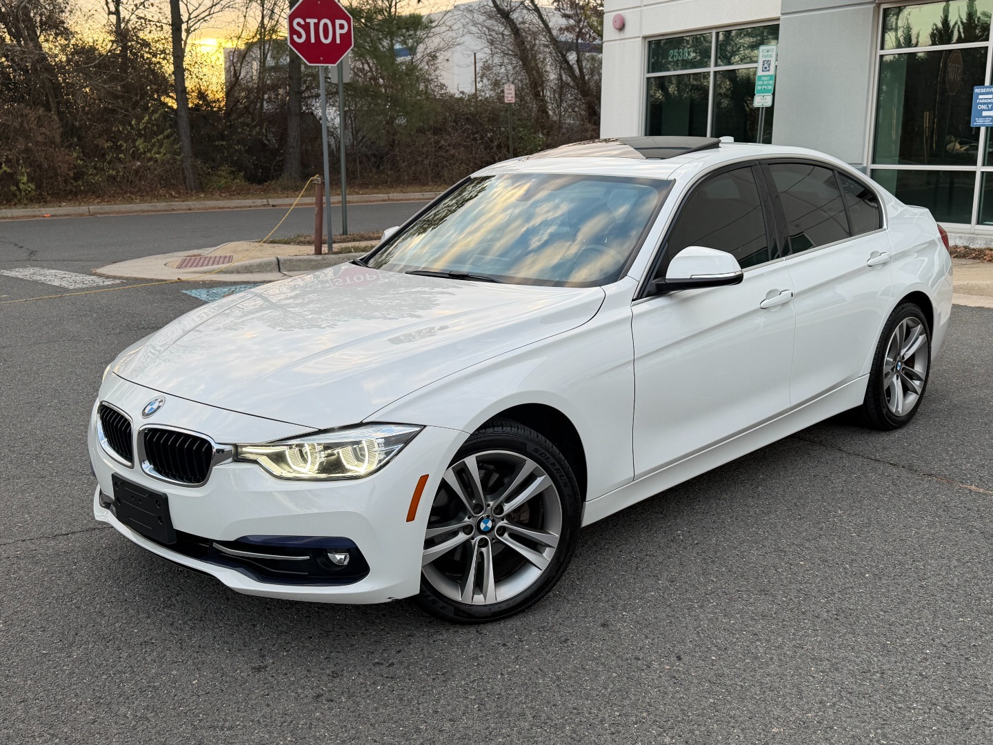 2018 BMW 3 Series 330i's photo