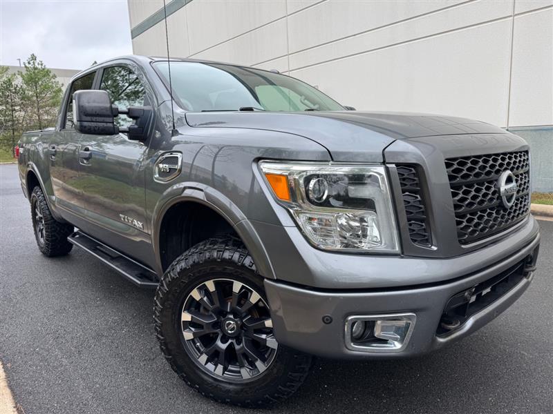 2017 Nissan Titan PRO-4X photo 2