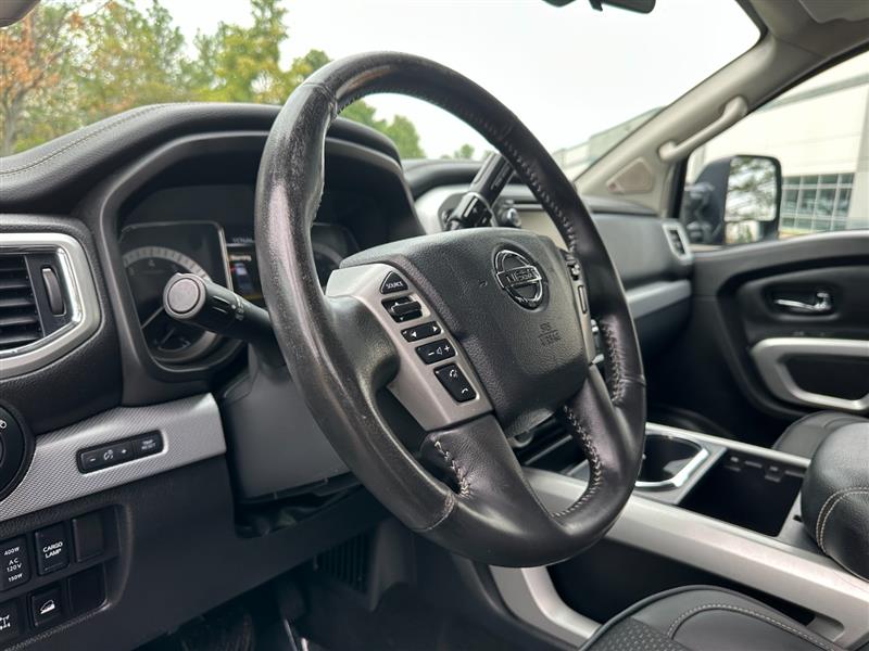 2017 Nissan Titan PRO-4X photo 11