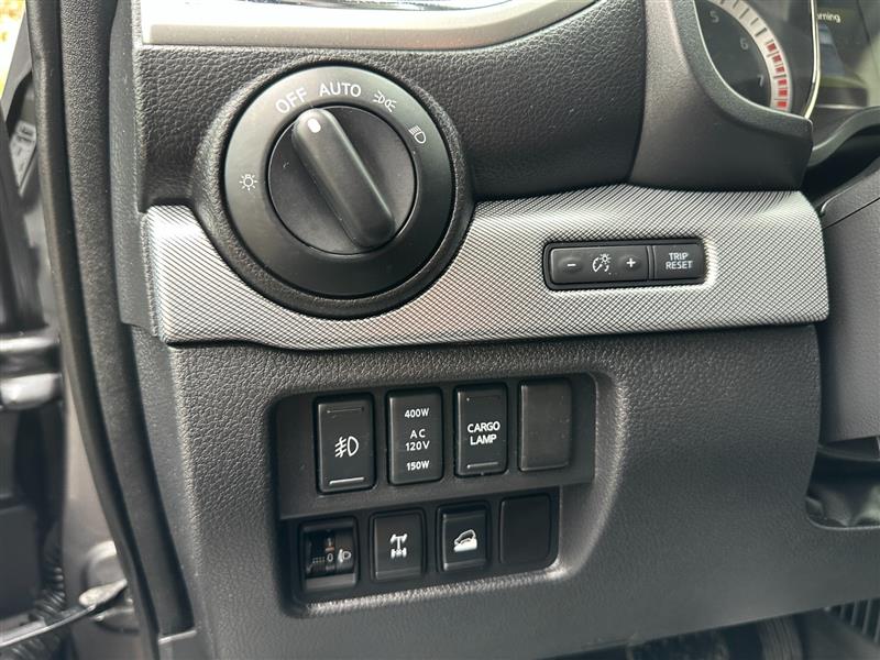2017 Nissan Titan PRO-4X photo 12
