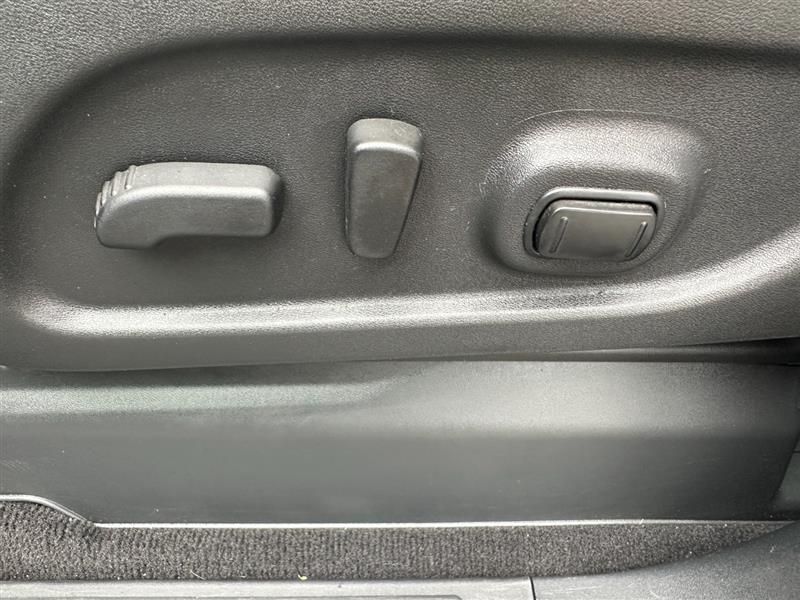 2017 Nissan Titan PRO-4X photo 13