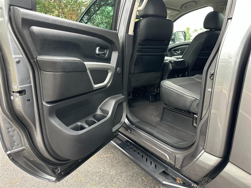 2017 Nissan Titan PRO-4X photo 15