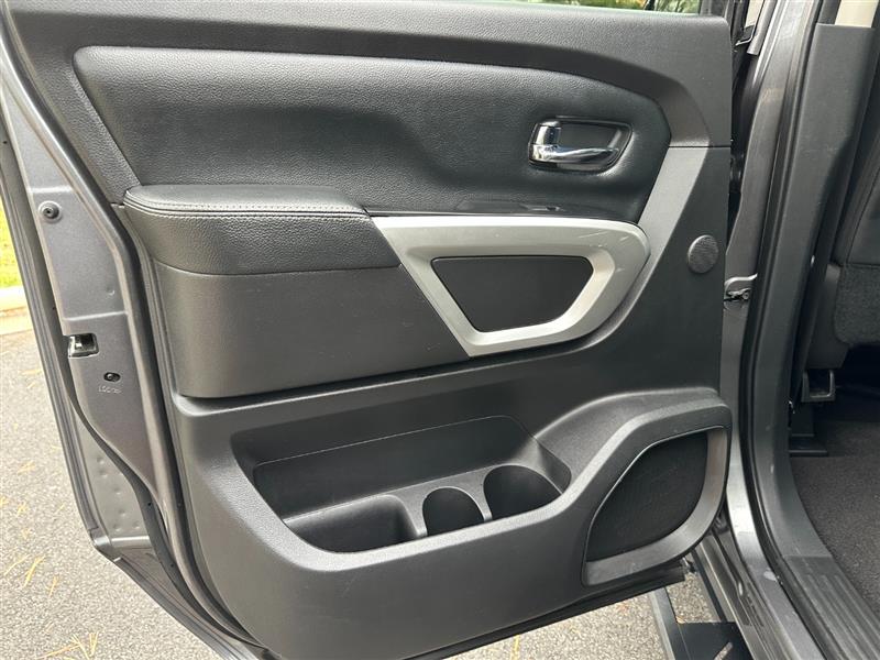 2017 Nissan Titan PRO-4X photo 16