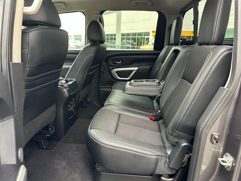 2017 Nissan Titan PRO-4X photo 19