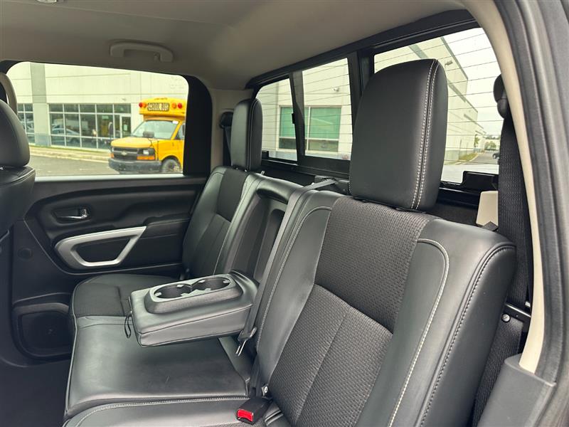 2017 Nissan Titan PRO-4X photo 20