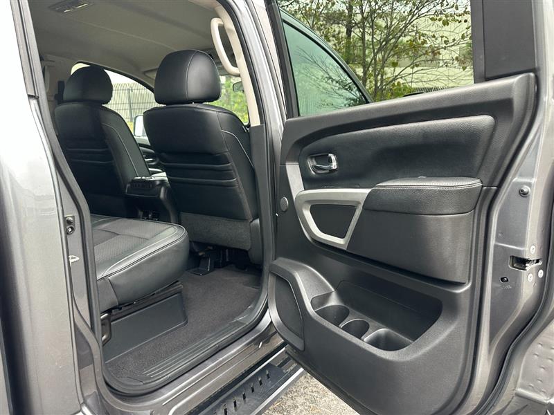 2017 Nissan Titan PRO-4X photo 23