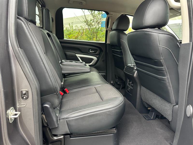 2017 Nissan Titan PRO-4X photo 26