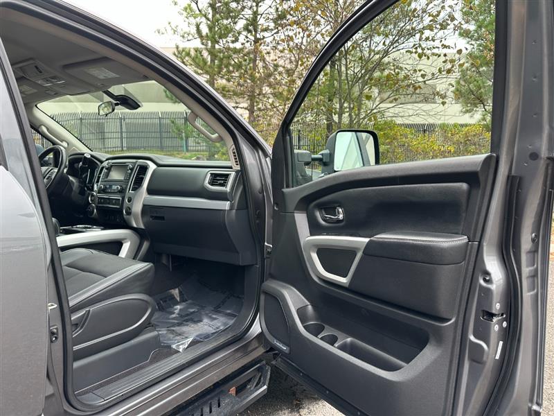 2017 Nissan Titan PRO-4X photo 30