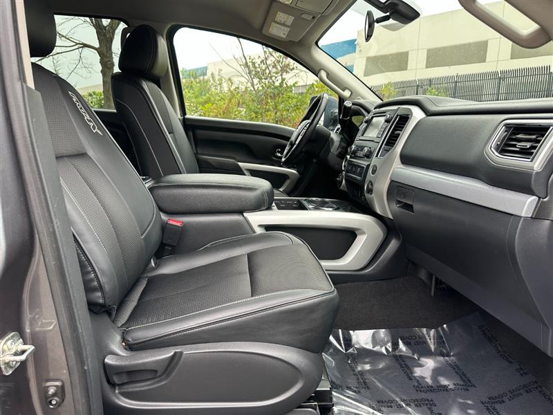 2017 Nissan Titan PRO-4X photo 33