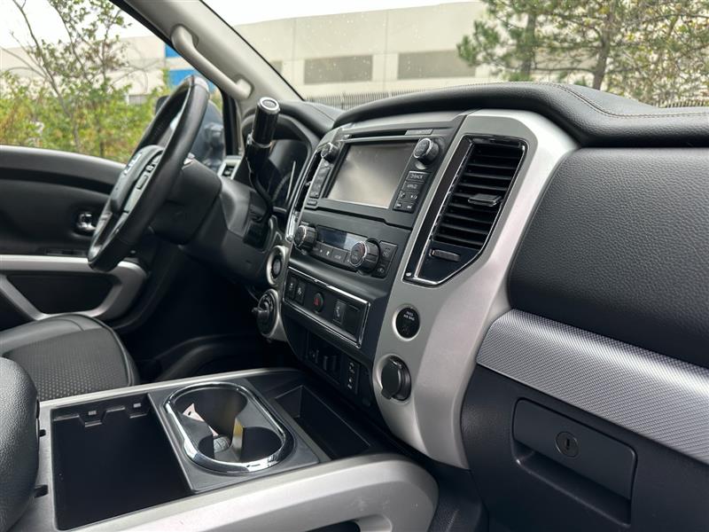 2017 Nissan Titan PRO-4X photo 35