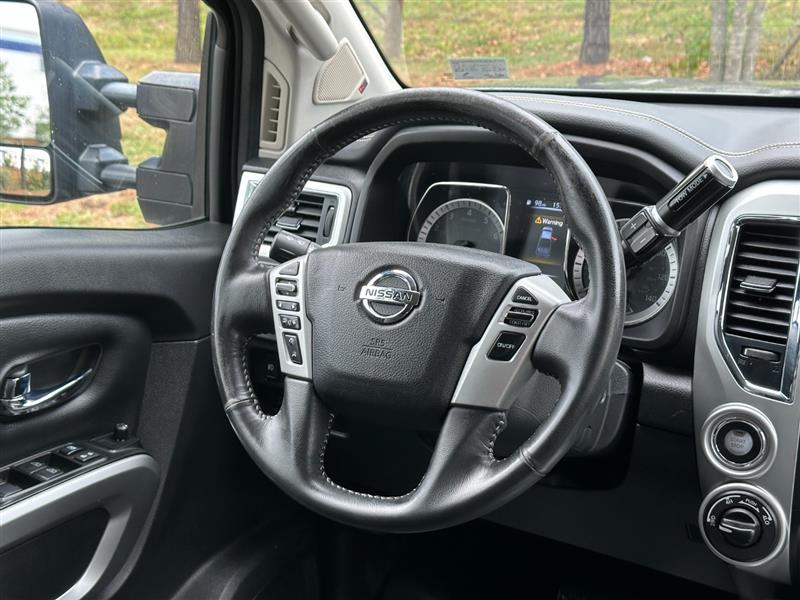 2017 Nissan Titan PRO-4X photo 40