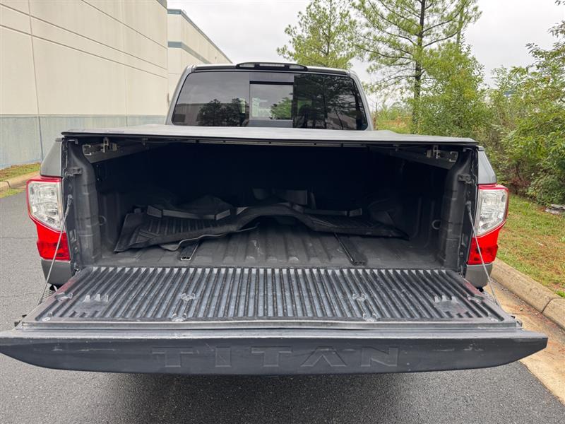 2017 Nissan Titan PRO-4X photo 3