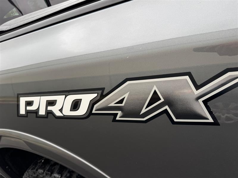 2017 Nissan Titan PRO-4X photo 5