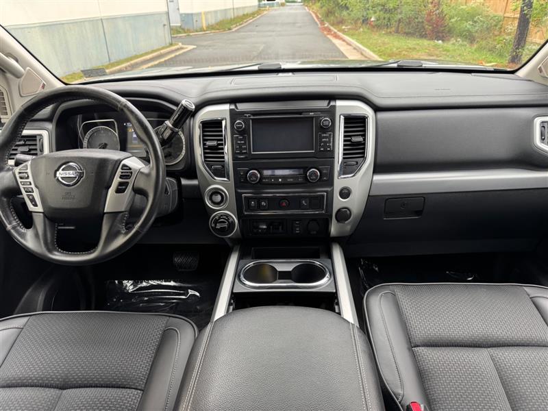 2017 Nissan Titan PRO-4X photo 6