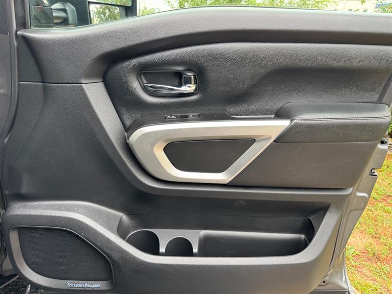 2017 Nissan Titan PRO-4X photo 62