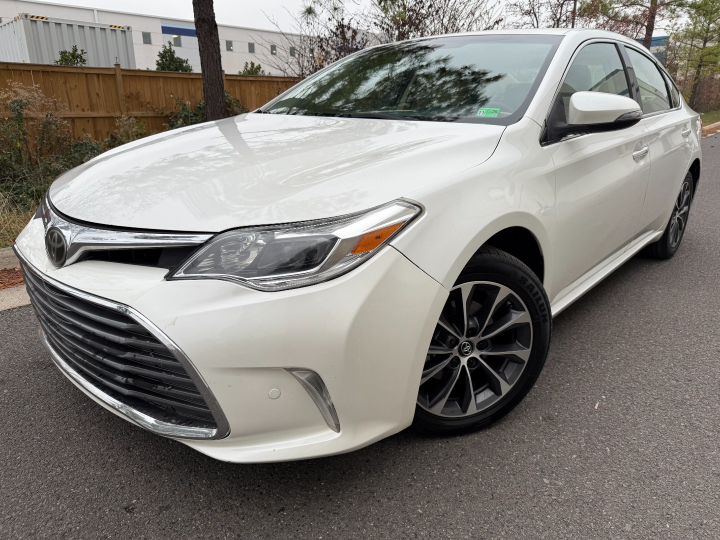 2017 Toyota Avalon XLE's photo