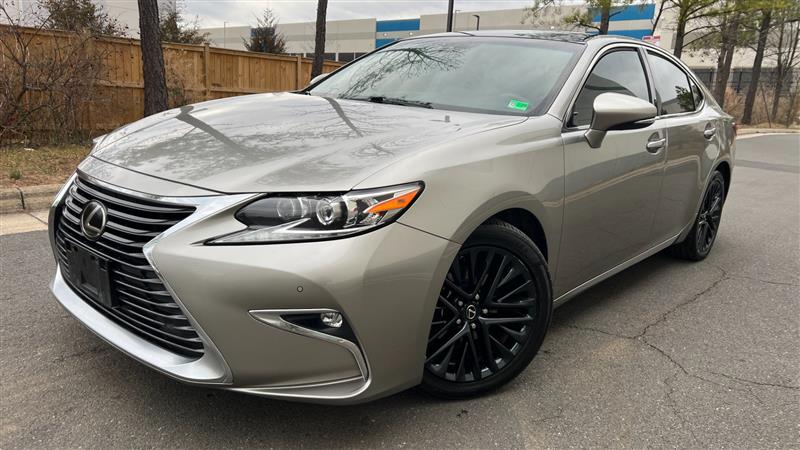 2017 Lexus ES 350's photo