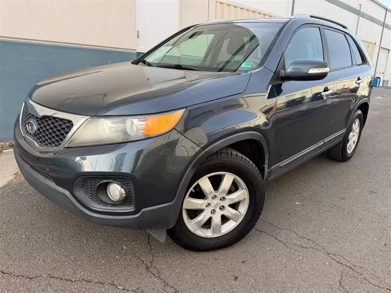 2011 Kia Sorento LX's photo