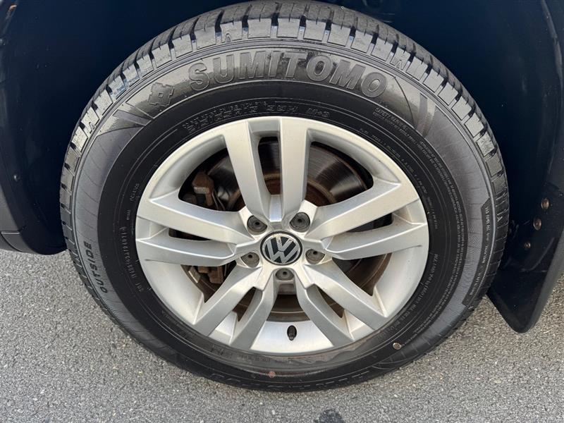 2012 Volkswagen Tiguan SEL Premium photo 14