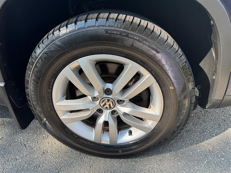 2012 Volkswagen Tiguan SEL Premium photo 15