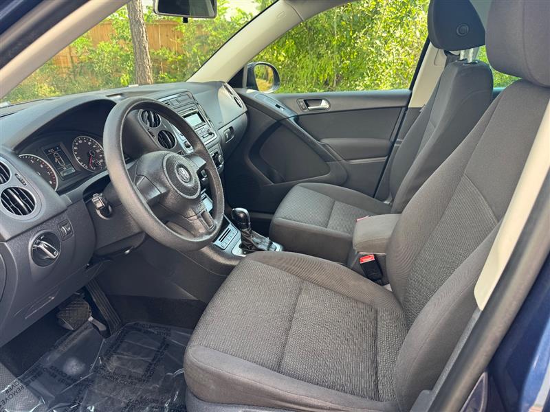 2012 Volkswagen Tiguan SEL Premium photo 18