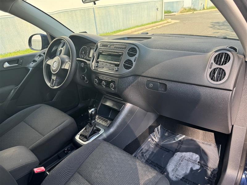 2012 Volkswagen Tiguan SEL Premium photo 22