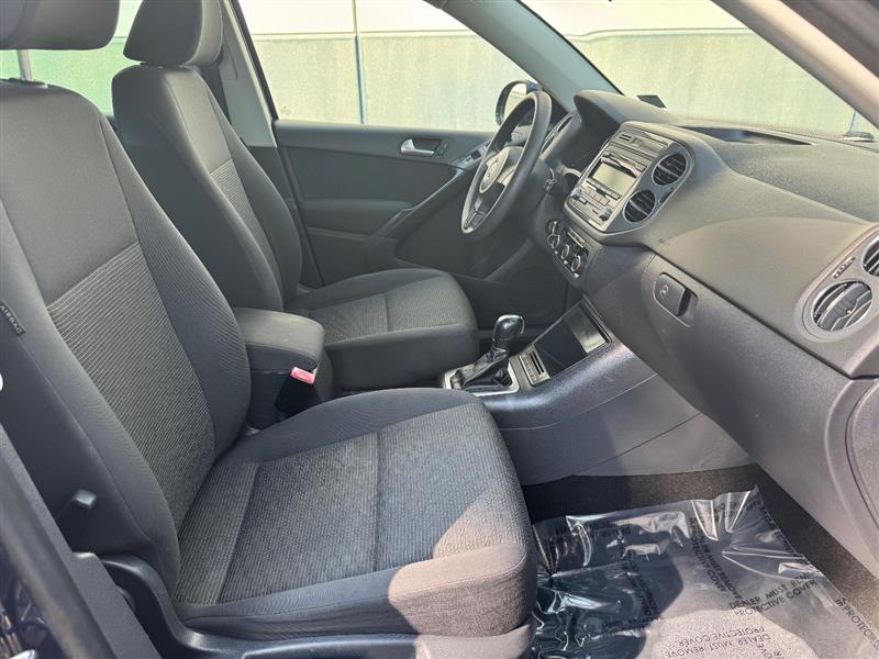 2012 Volkswagen Tiguan SEL Premium photo 23