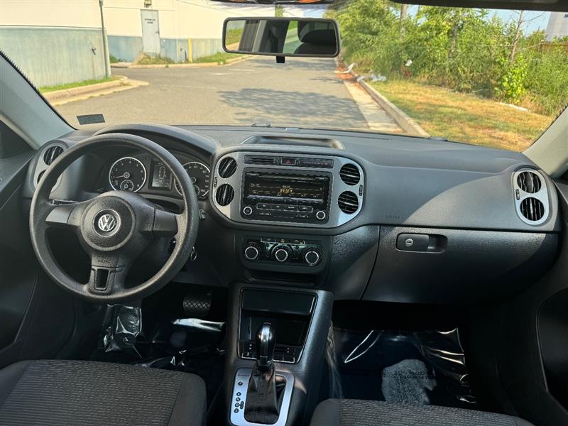 2012 Volkswagen Tiguan SEL Premium photo 28