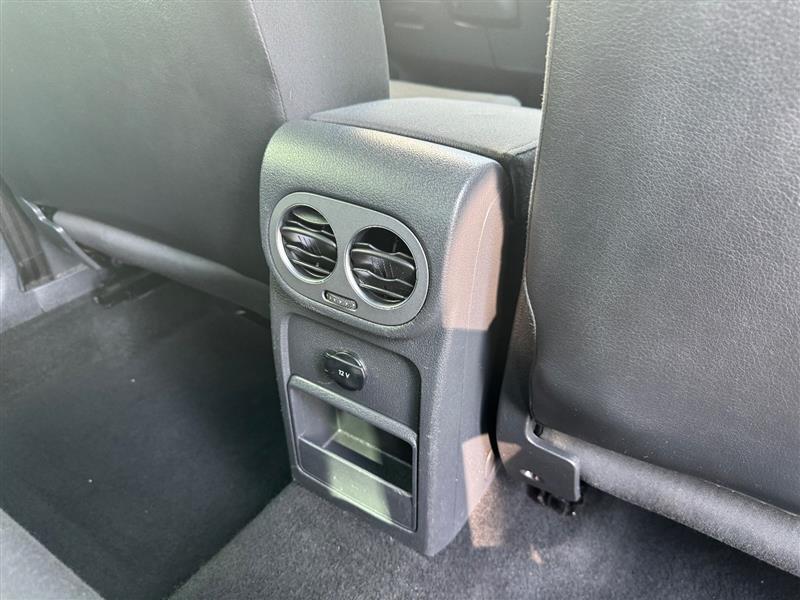 2012 Volkswagen Tiguan SEL Premium photo 33