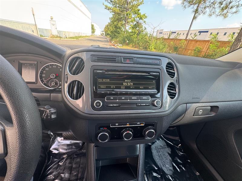 2012 Volkswagen Tiguan SEL Premium photo 37