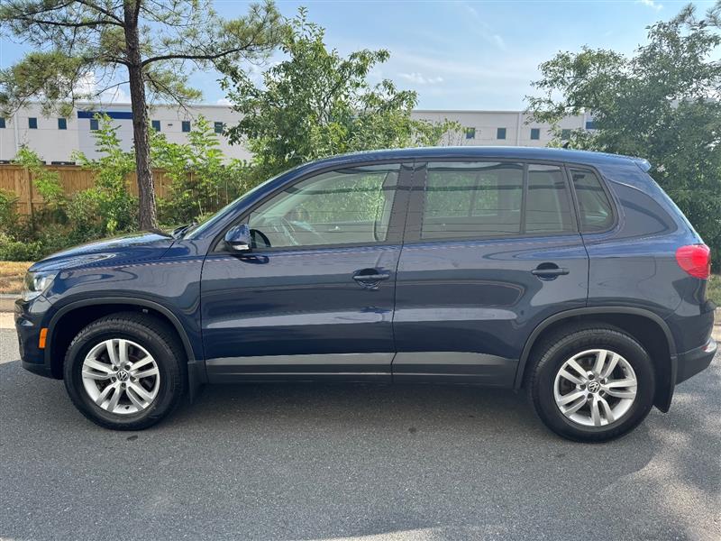 2012 Volkswagen Tiguan SEL Premium photo 4