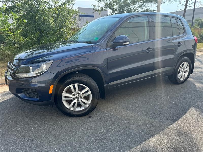 2012 Volkswagen Tiguan SEL Premium photo 5