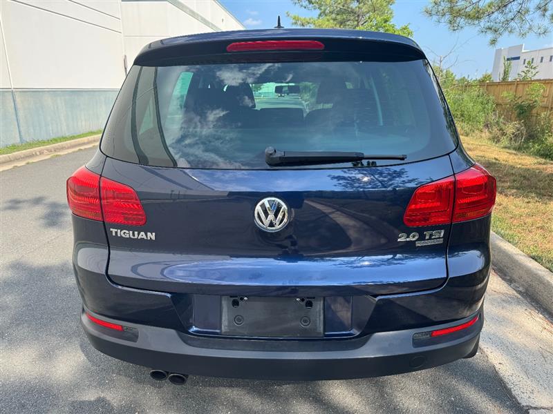 2012 Volkswagen Tiguan SEL Premium photo 7