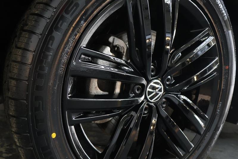 2022 VOLKSWAGEN TIGUAN SE R-LINE BLACK