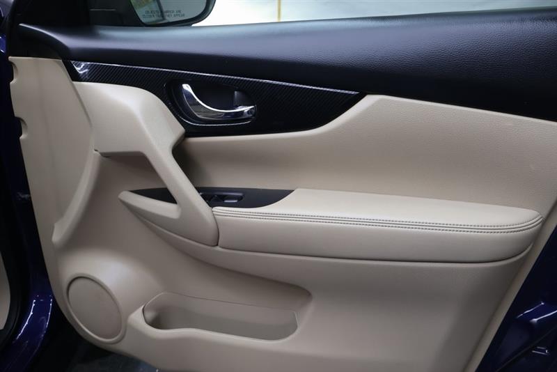 2017 NISSAN ROGUE SL