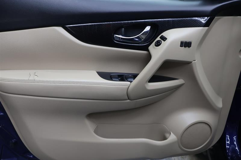 2017 NISSAN ROGUE SL