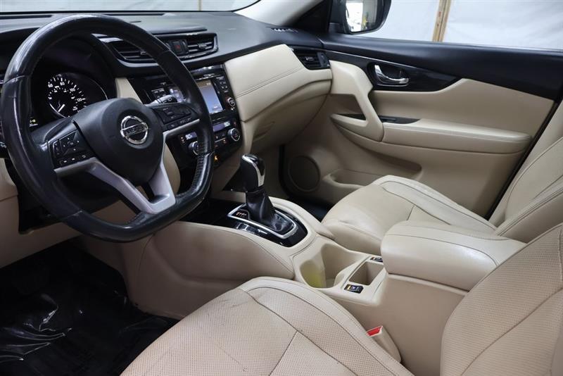 2017 NISSAN ROGUE SL