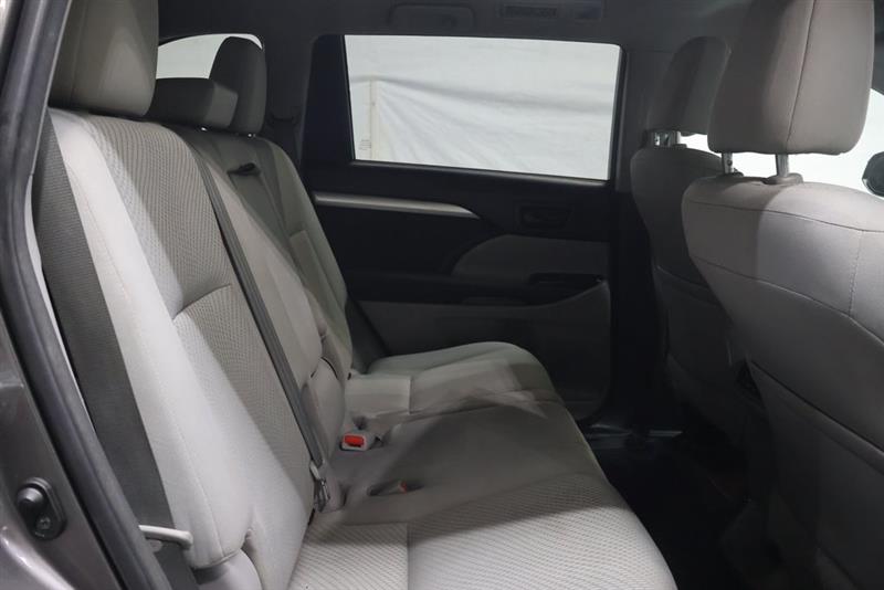 2017 TOYOTA HIGHLANDER LE