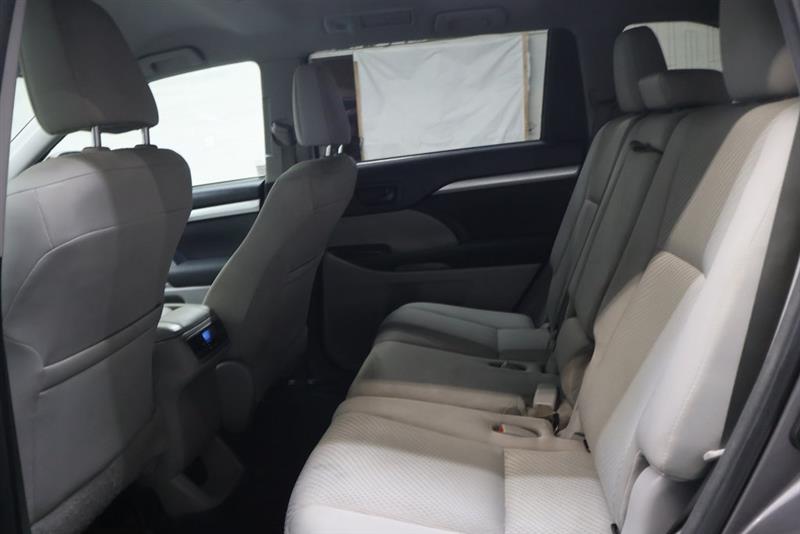 2017 TOYOTA HIGHLANDER LE