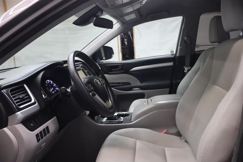 2017 TOYOTA HIGHLANDER LE