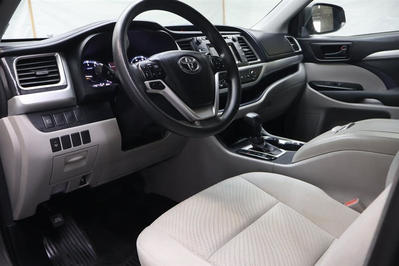 2017 TOYOTA HIGHLANDER LE