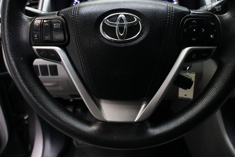 2017 TOYOTA HIGHLANDER LE