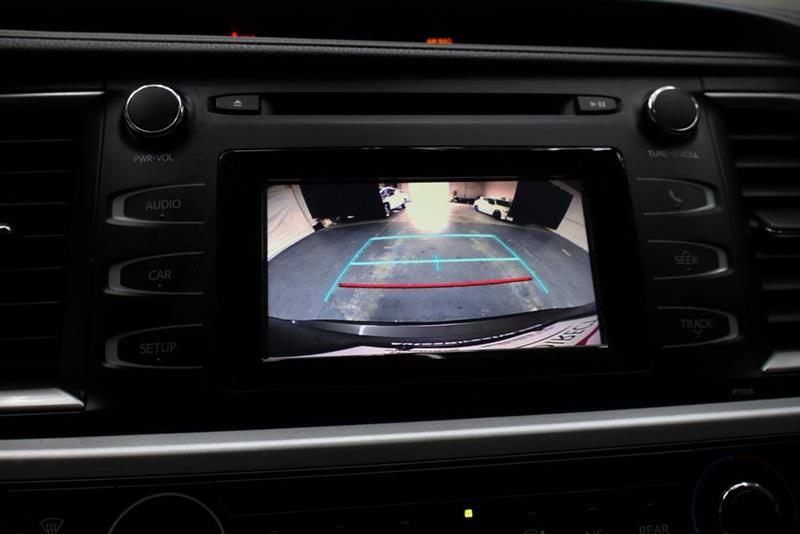 2017 TOYOTA HIGHLANDER LE