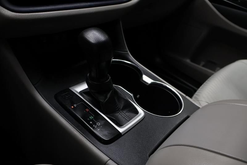 2017 TOYOTA HIGHLANDER LE