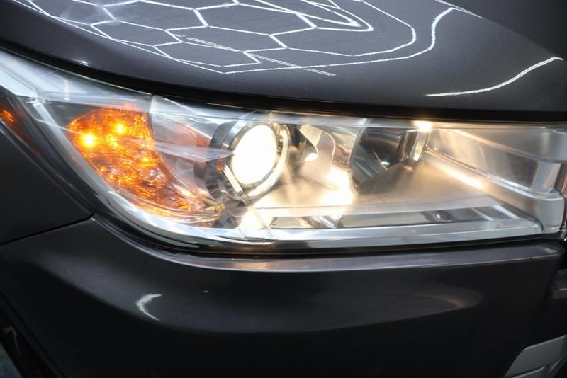 2017 TOYOTA HIGHLANDER LE