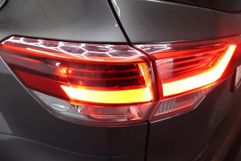 2017 TOYOTA HIGHLANDER LE