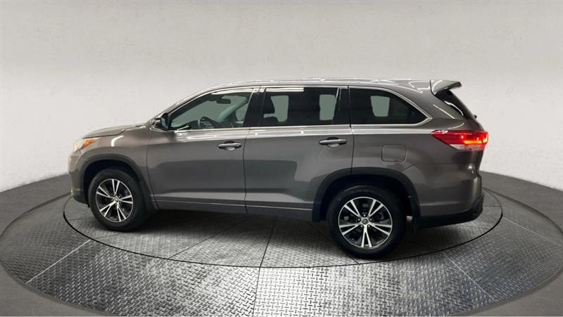 2017 TOYOTA HIGHLANDER LE